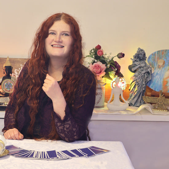 Online Psychic Tarot Readings with Clairvoyant Bonny Hut based in Melbourne Australia